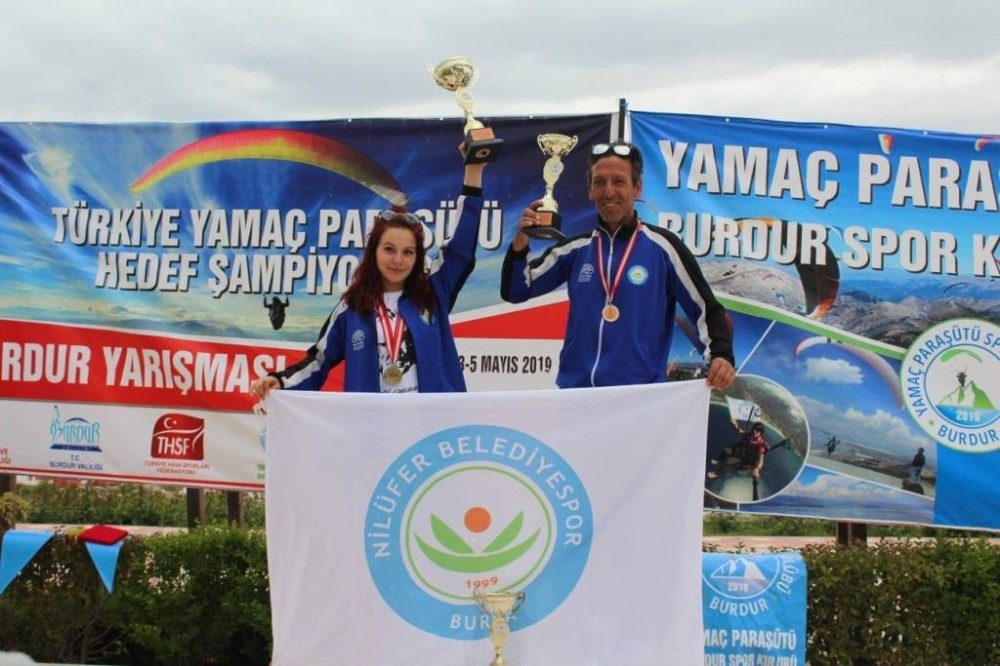 Nilüferli yamaç paraşütçüleri hedefe atladı 