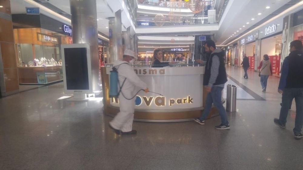 Ninova Park AVM’de dezenfekte çalışması 