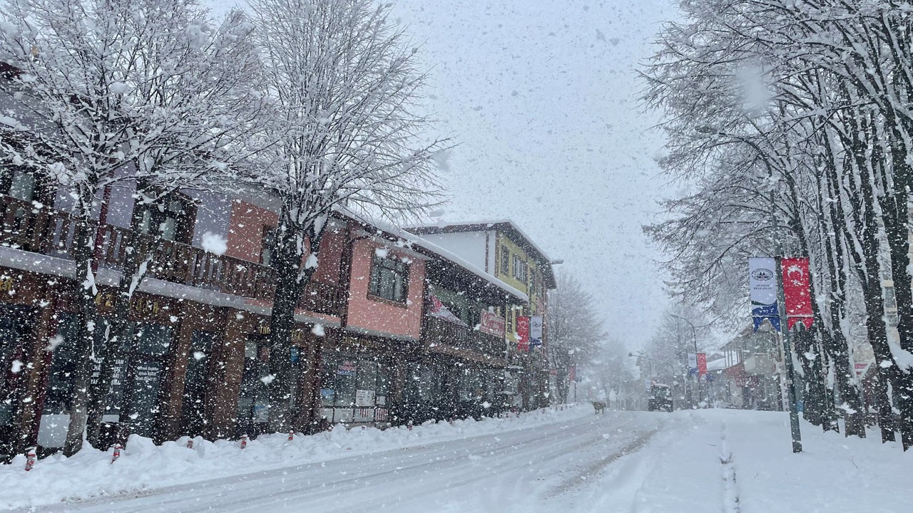 Nisan ayında 181 köy yolu kapandı