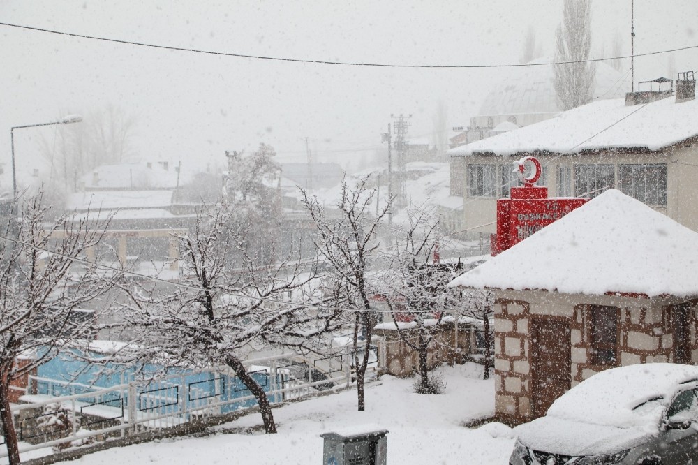 Nisan ayında kar yağışı 
