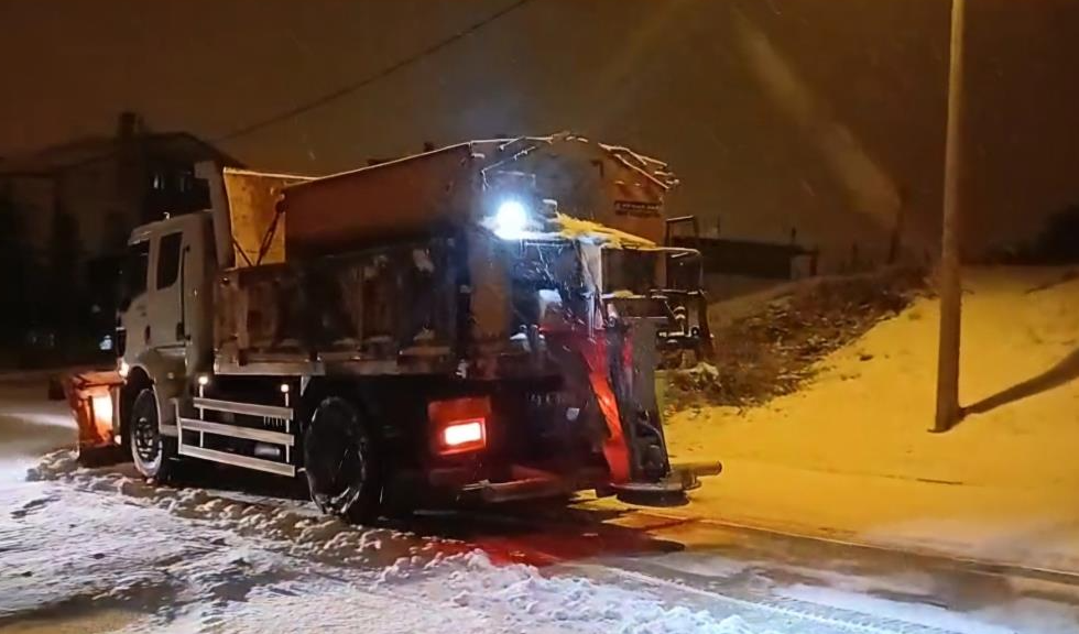 Nisan ayında karla mücadele