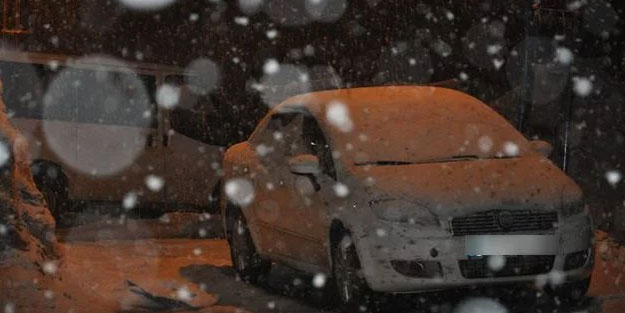 Nisan'da lapa lapa kar yağdı! Vatandaşlar şok oldu
