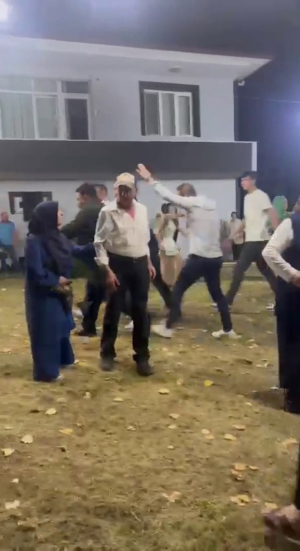 Nişan töreninde kavga çıktı