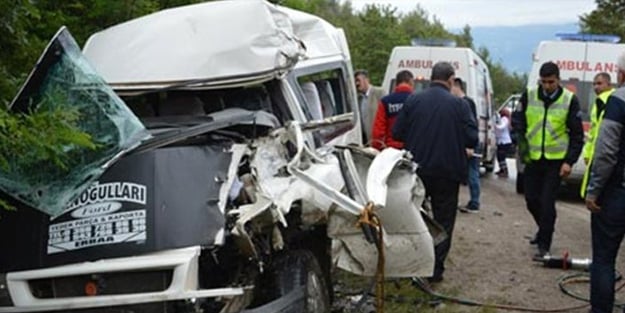 Nişan yolunda feci kaza!