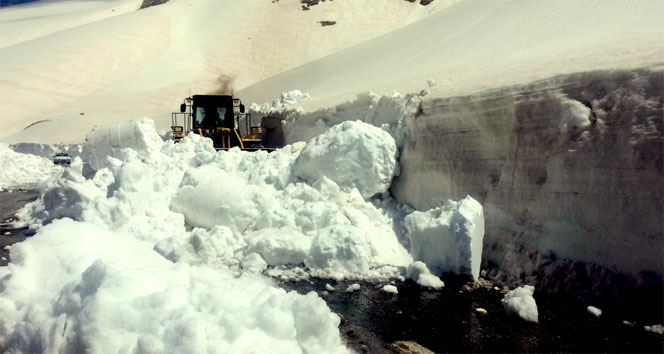 Nisanda karla mücadele devam ediyor