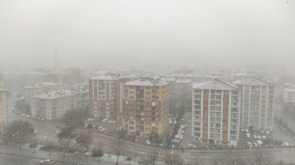 Nisan’da yağan kar Yozgat’ı beyaza bürüdü 