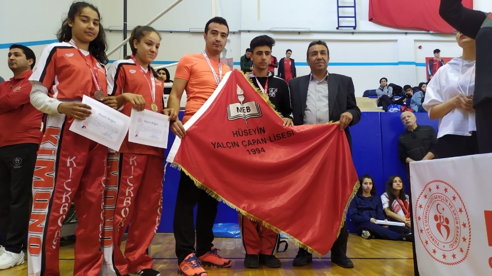 Nizip Kick Boks’ta Türkiye Şampiyonu oldu 