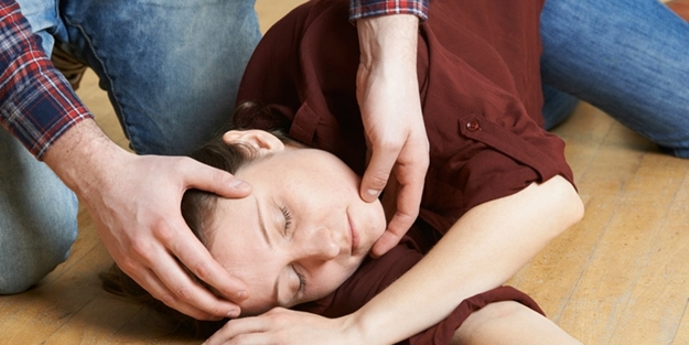 Nöbet geçiren epilepsi hastasına doğru müdahale nasıl olmalı?