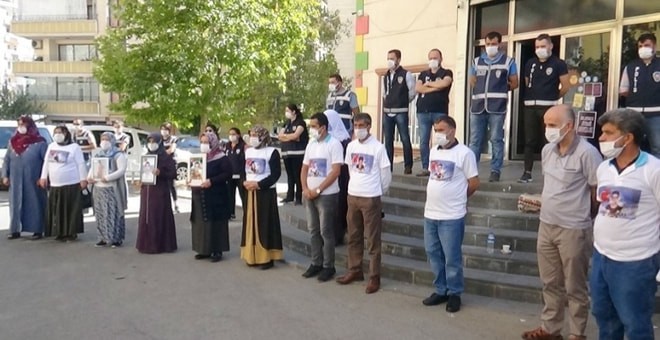 Nöbet tutan ailelerden HDP/PKK’ya tepki