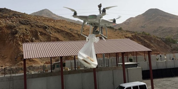 Nöbet tutan köy korucularına drone ile tatlı ikramı