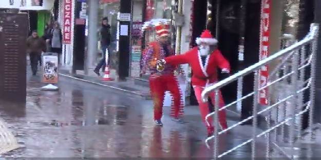 Noel Baba’yı Müslüman yaptılar