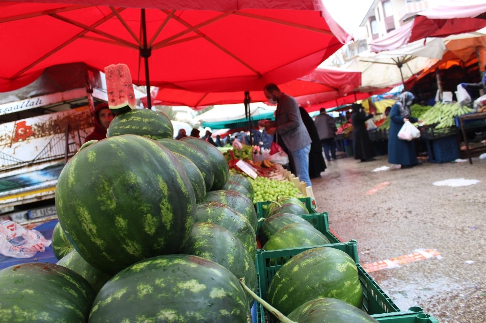 Normalleşme sürecinde halk pazarları boş kaldı 