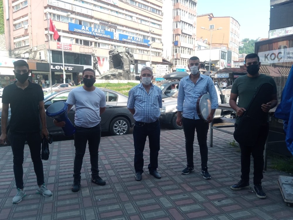 Normalleşme sürecinde vatandaşlar oynayarak moral buldu 