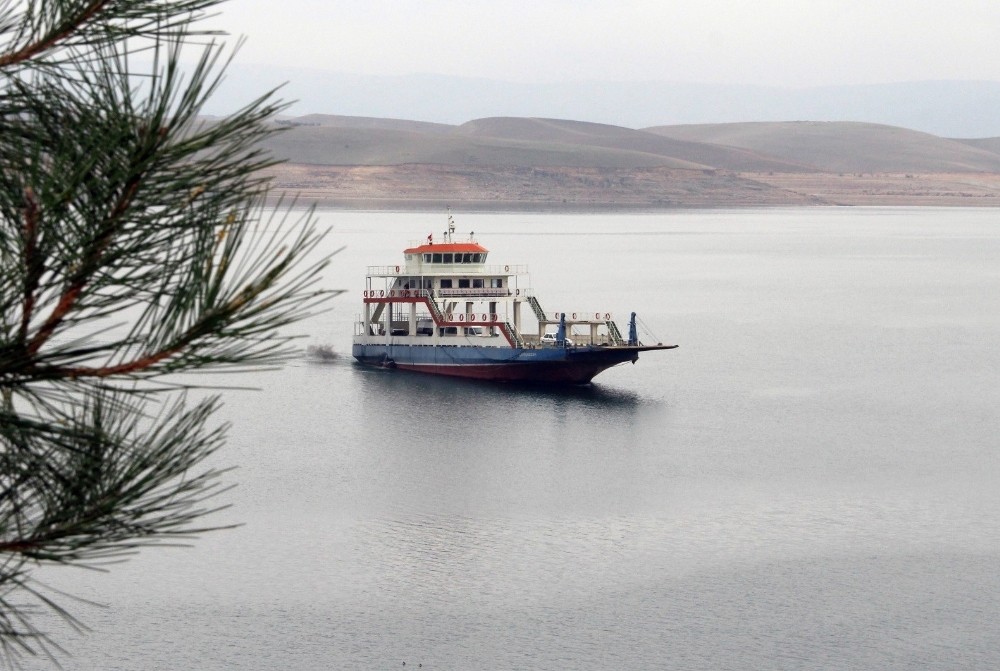 Normalleşme süreciyle Tunceli-Elazığ feribot seferleri başladı 