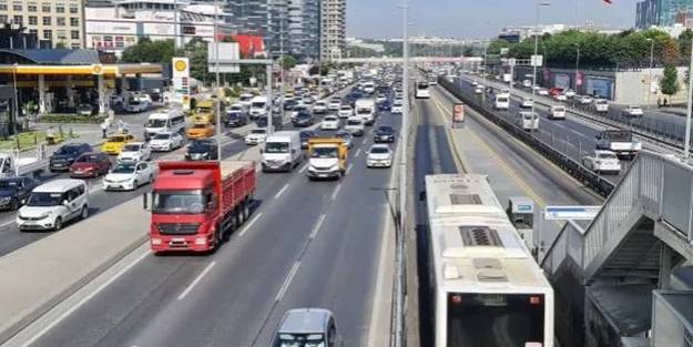 Normalleşmenin ilk gününde İstanbul'da trafik yoğunluğu