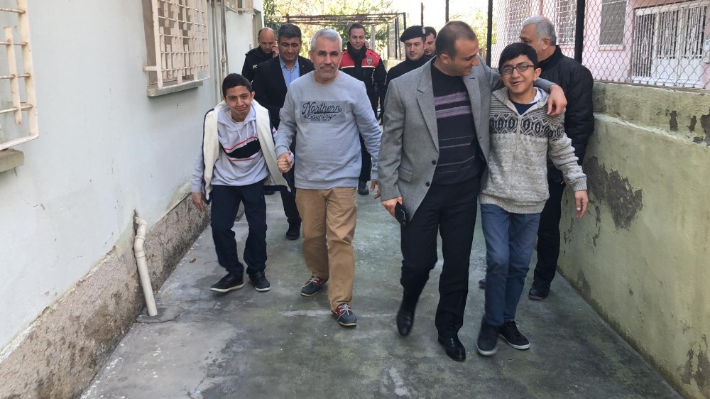 Nörofibromatozis hastası kardeşlere doğum günü sürprizi 