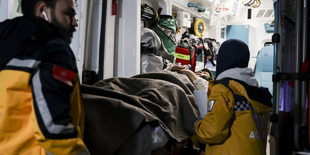 Norveç askeri nakliye uçağı, 22 depremzedeyi İstanbul'a getirdi