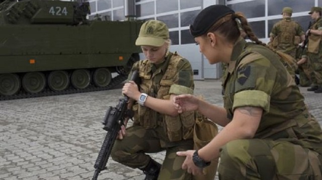 Norveç'te kadınlara zorunlu askerlik kanunu
