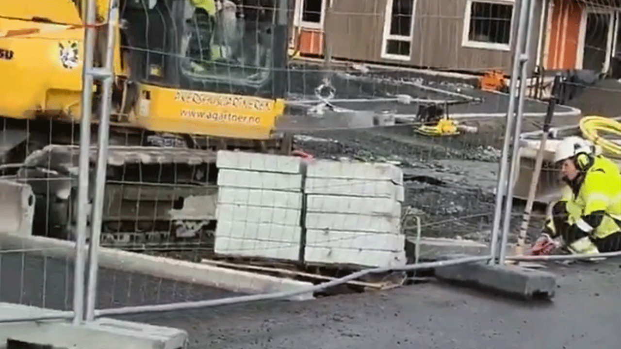 Norveç'teki ilginç çalışma görüntüsü! Kaldırım taşını 3 kişi döşedi