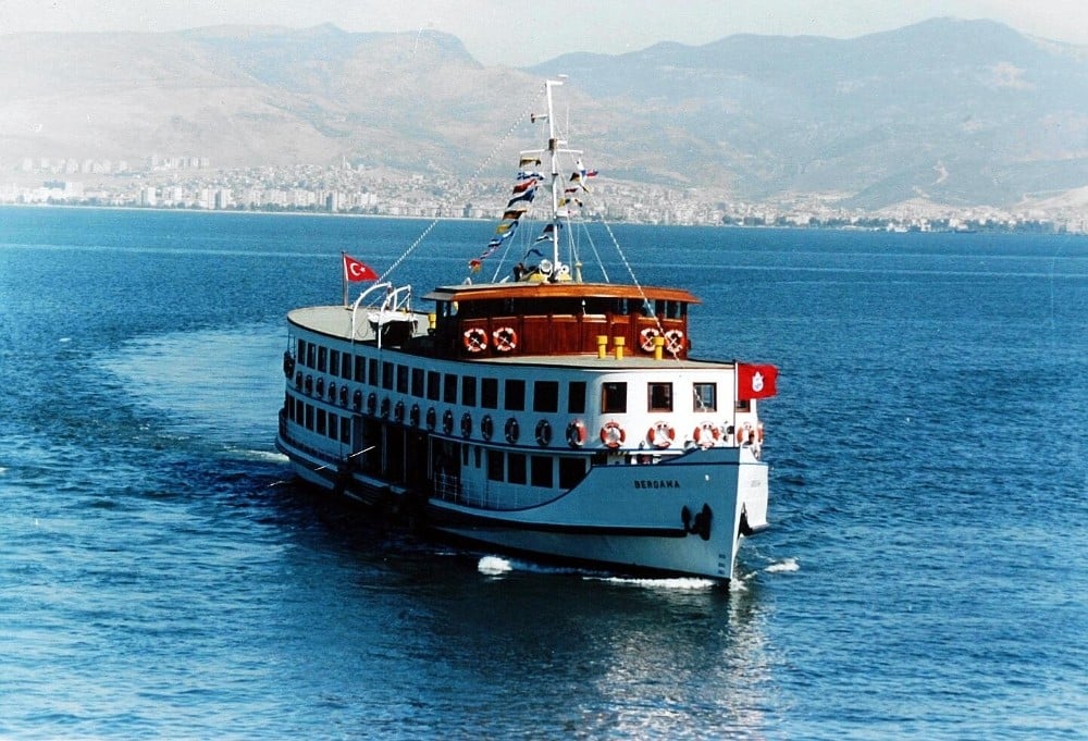 Nostalji Vapuru İzmir Körfezinde sefere çıkıyor 