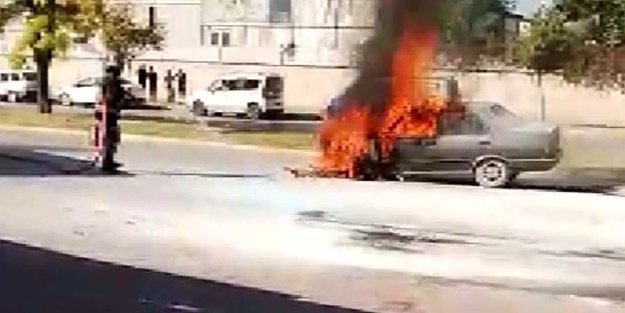 Noter yolunda olanlara bakın! Arabanın taliplisi direkten döndü