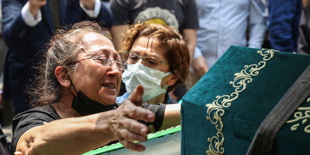 NTV spikeri Özlem Sarıkaya Yurt gözyaşları içinde son yolculuğuna uğurlandı