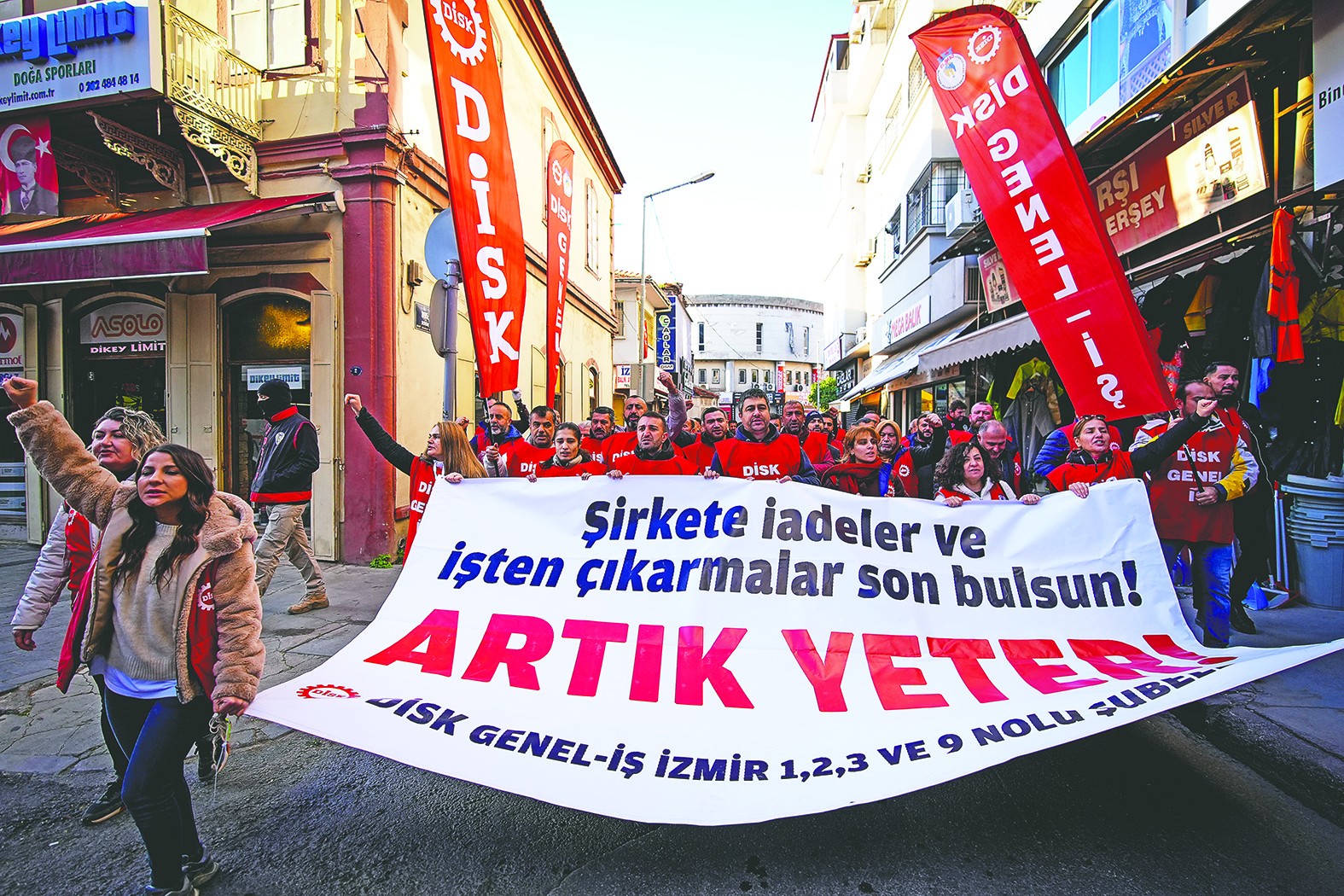 Nüfus azalıyor, aile çöküyor, meclis seyrediyor! Feministlerin dediği oluyor