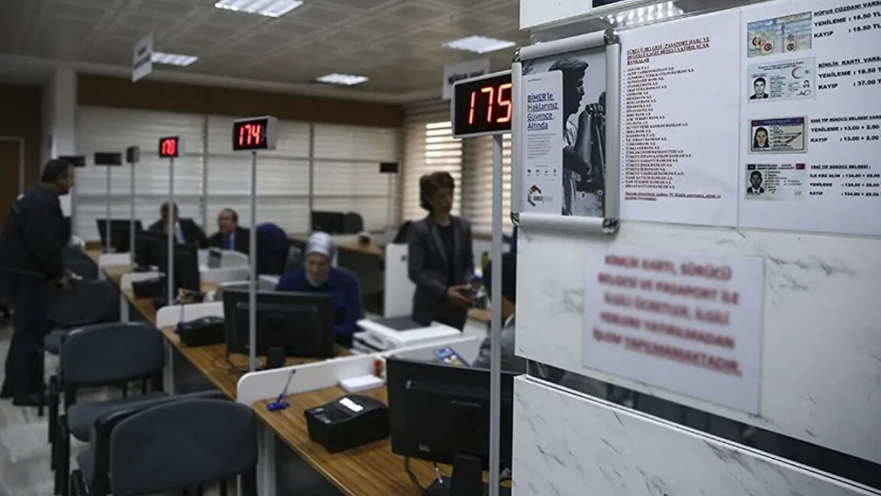 Nüfus müdürlüklerinde izdiham: Sistem yoğunluktan çöktü!