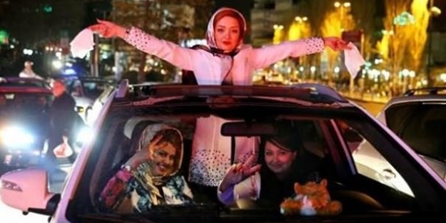 İran'da sevinç seli!