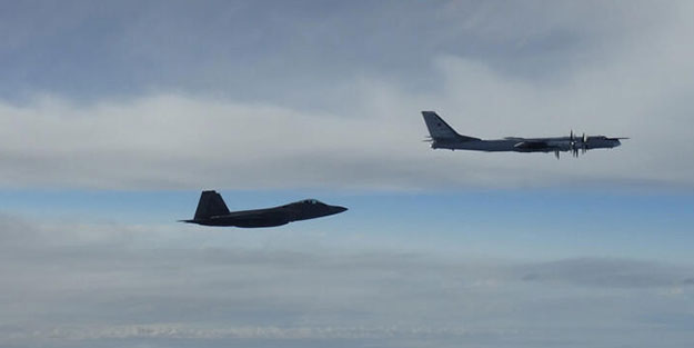 Nükleer bomba taşıyabilen savaş uçakları ABD kıyılarında! Pentagon'da acil durum