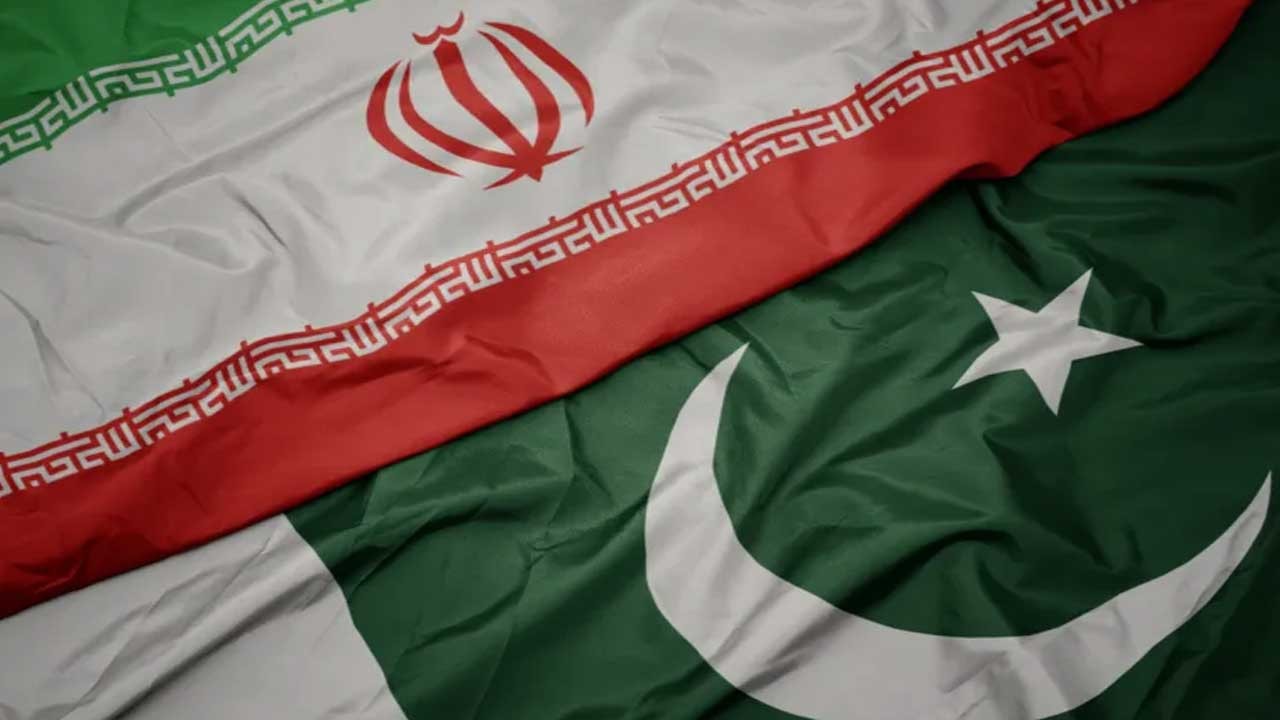 Nükleer güç Pakistan'dan İran kararı