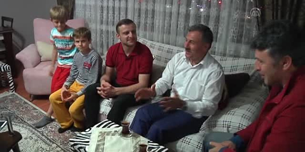 Kurtulmuş, fotoğraf mağduru Kavukçu'yu aradı