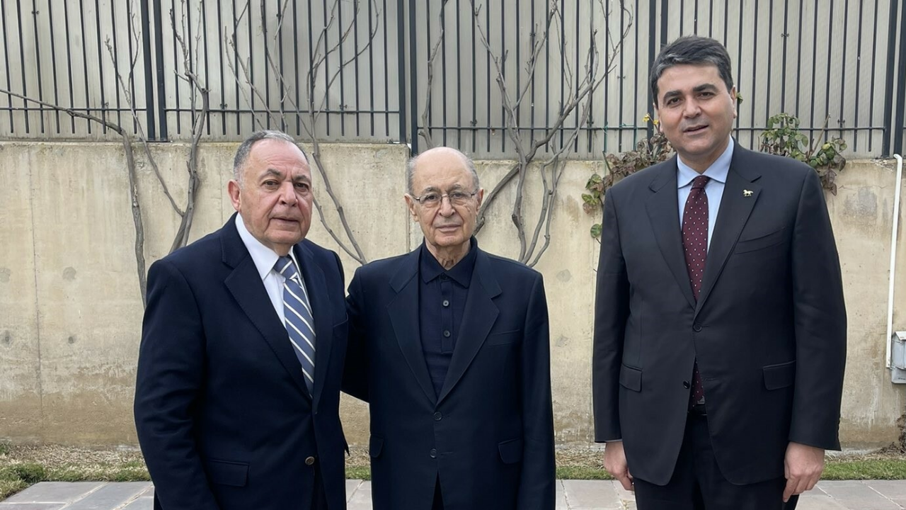 Nurcu Yeni Asya ne diyecek bu işe… Demokrat Parti’den Sezer’e ziyaret!