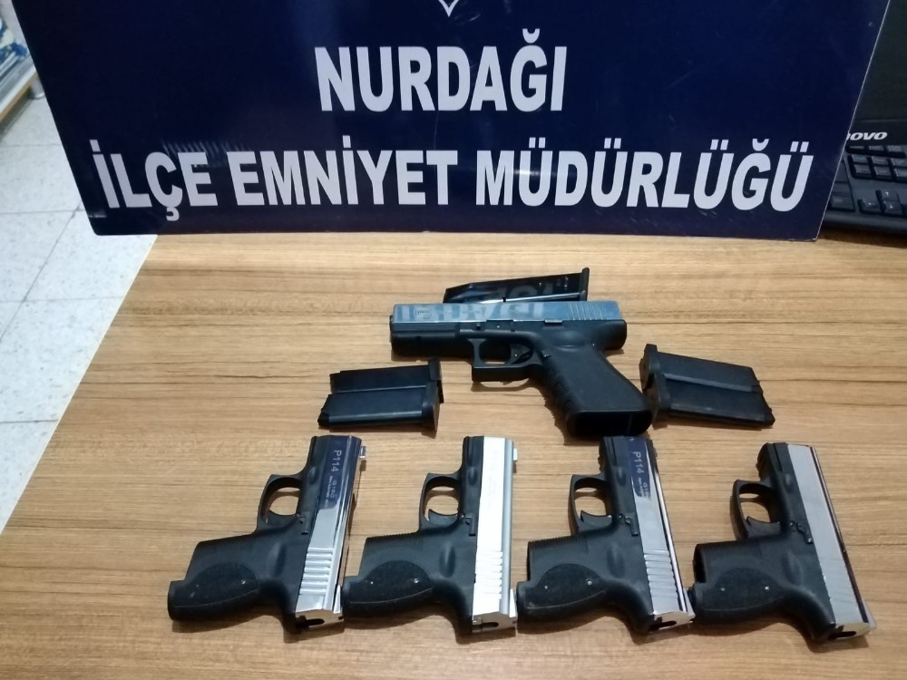 Nurdağı’nda durdurulan otomobilde silahlar ele geçirildi 