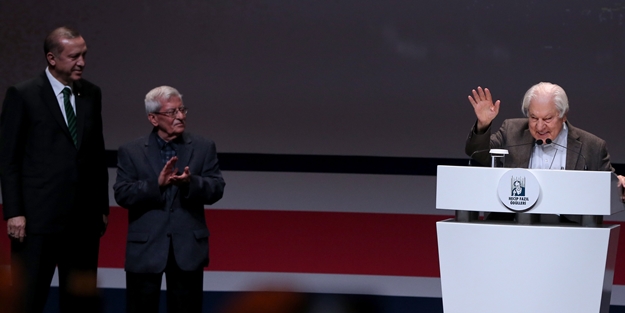 Nuri Pakdil Erdoğan'ı kırmadı! Bütün salon coştu