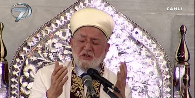 Nursaçan Hoca Soma şehitleri için dua etti