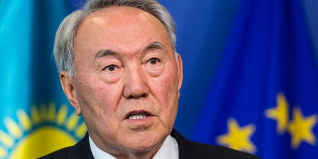 Nursultan Nazarbayev'in siyasi yetkileri iptal edildi
