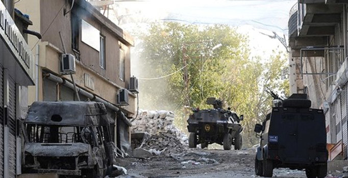 Nusaybin ilçesi'nde saldırı: 1'i ağır, 4 asker yaralandı