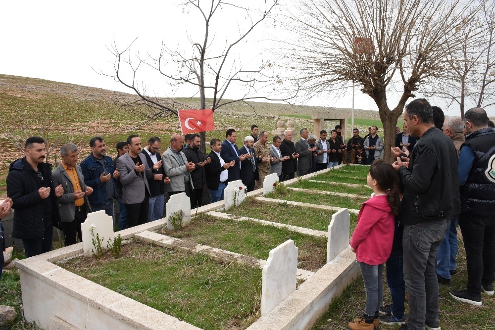 Nusaybin şehitleri 33’üncü yılında mezarları başında anıldı 