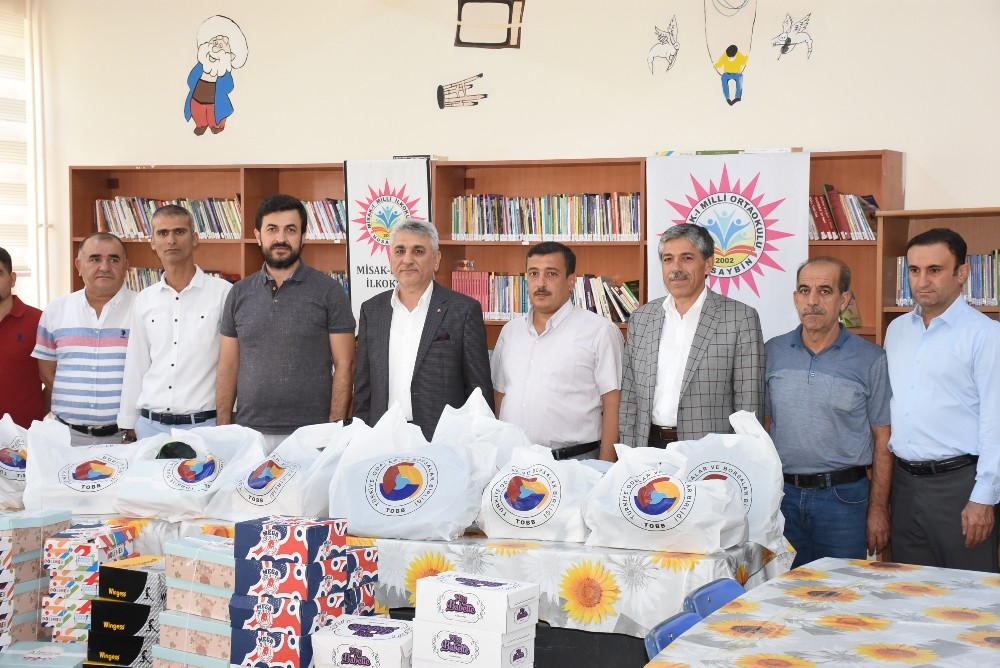 Nusaybin Ticaret Borsası’ndan ihtiyaç sahibi öğrencilere eğitim yardımı 