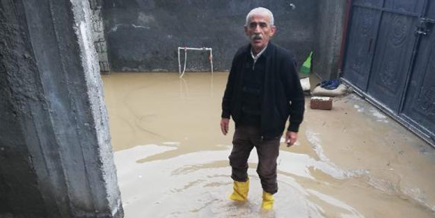 Nusaybin’de şiddetli sağanak; evlere lağım suyu doldu