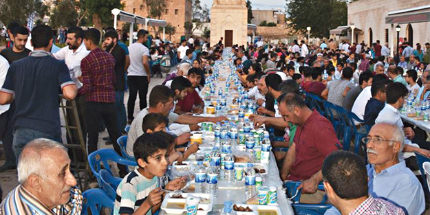 Nusaybinliler huzur içinde iftarlarını açtı