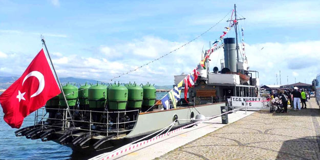 Nusret Mayın gemisi kapılarını vatandaşlara açtı