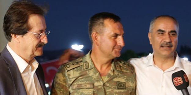 Darbeye boyun eğmeyen komutan halkın gönlünde taht kurdu