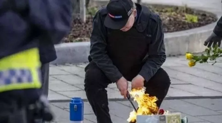 O alçak rahat durmuyor! Yine Kur'an yakma provokasyonu