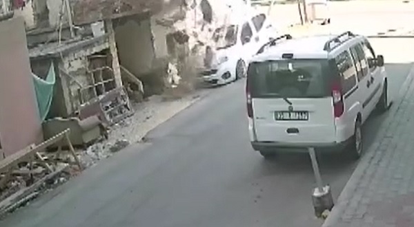 O anlar böyle görüntülendi! 1,5 dakikayla ölümden kıl payı kurtuldu