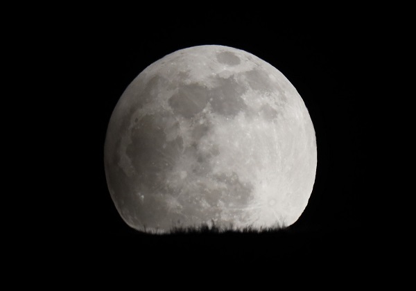 O anlar böyle görüntülendi! Ay tutulmasında gölge oyunu