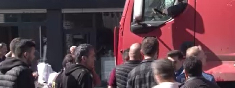 O anlar böyle görüntülendi! Direksiyon başında kalp krizi geçirdi ortalık birbirine girdi