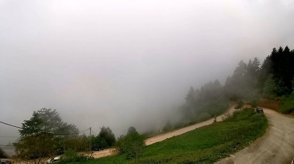 O anlar böyle görüntülendi! Uzungöl'de bulutların dansı