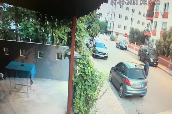 O anlar böyle kaydedildi! 3 santimden 2 bin TL'yi çaldı!